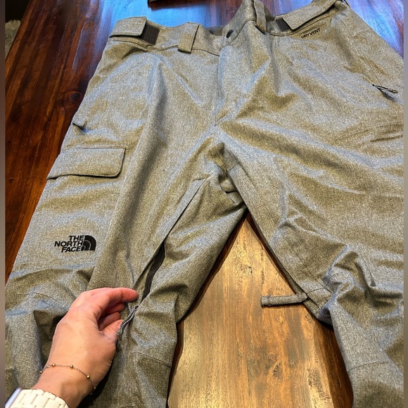 The North Face Light Gray Freedom ski/snowboard Pants - Picture 2 of 6